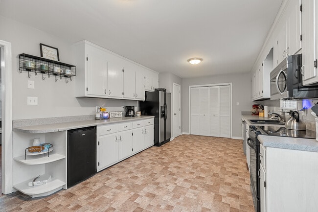 Building Photo - 3012 Fielding Rd