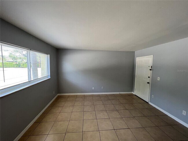 Building Photo - 3206 W Azeele St