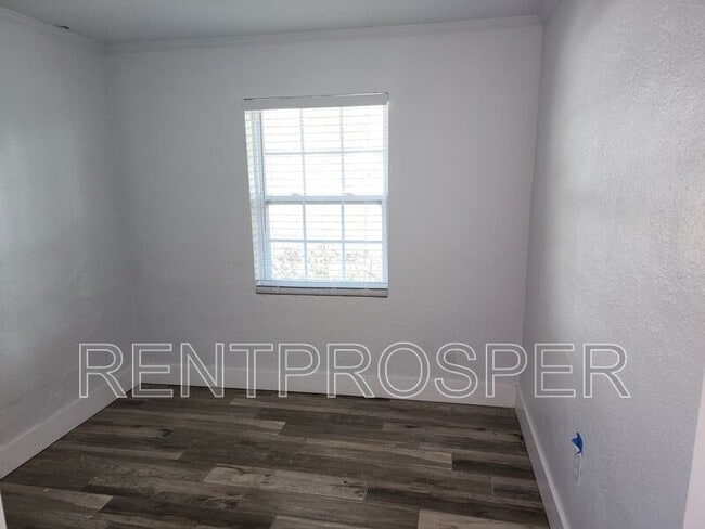 Building Photo - 1130 W Lake Brantley Rd