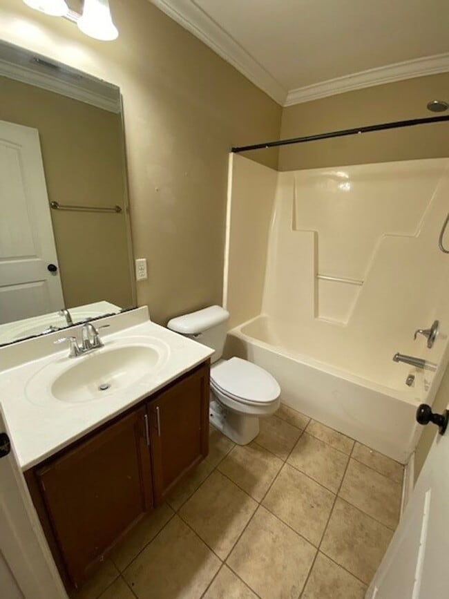Building Photo - Welcome to this stunning 3-bedroom, 2-bath...