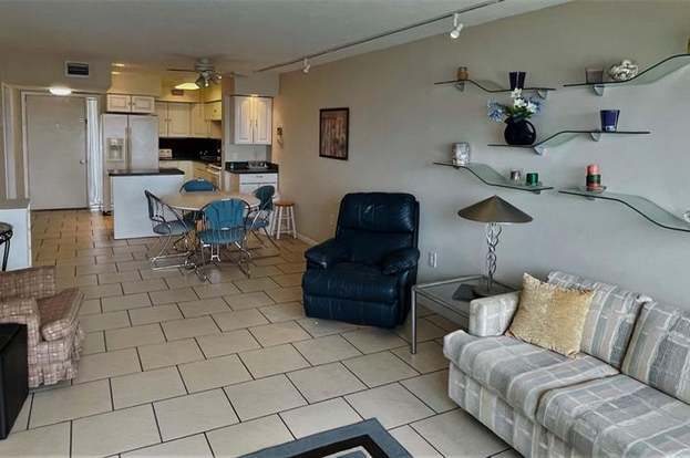 Building Photo - 1500 Park Beach Cir