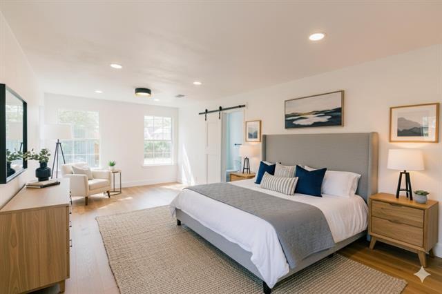 Primary Photo - 1122 Newport Ave