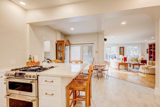 Building Photo - 2105 S Fillmore St