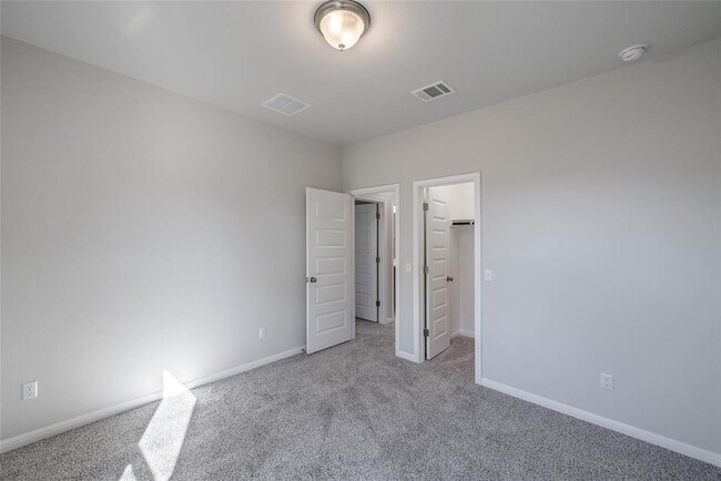 Building Photo - 104 Chalk Lake Cove