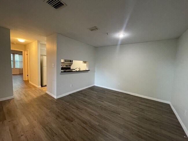 Building Photo - 2/2 First Floor Condo in Palmer Ranch