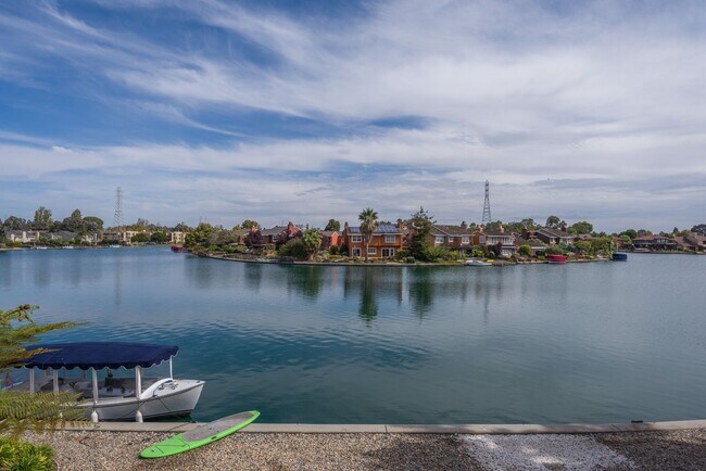 Building Photo - Harborside Waterfront 4 Bed/2.5 Bath Townhouse in Foster City