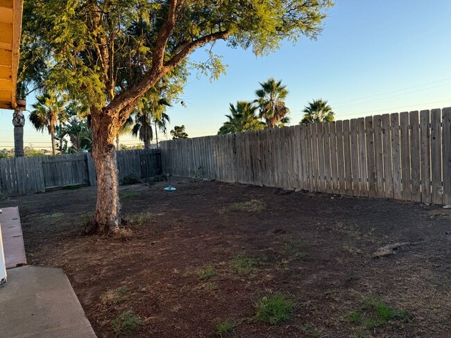 Building Photo - Updated 3BR/2BA home w/yard and garage in ...