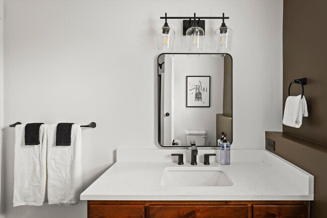 Building Photo - 323 Deer Creek Rd