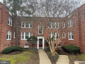 Building Photo - 1808 Queens Ln