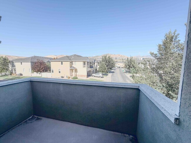 Building Photo - 3731 N Prairie Grass Dr