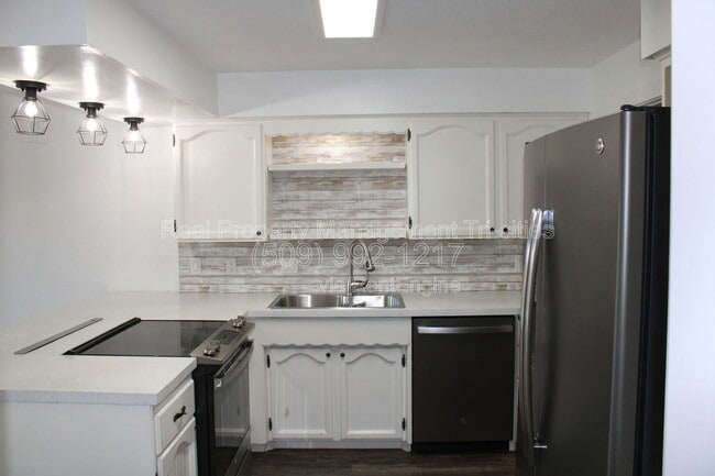 Building Photo - 444 Greenbrook Pl