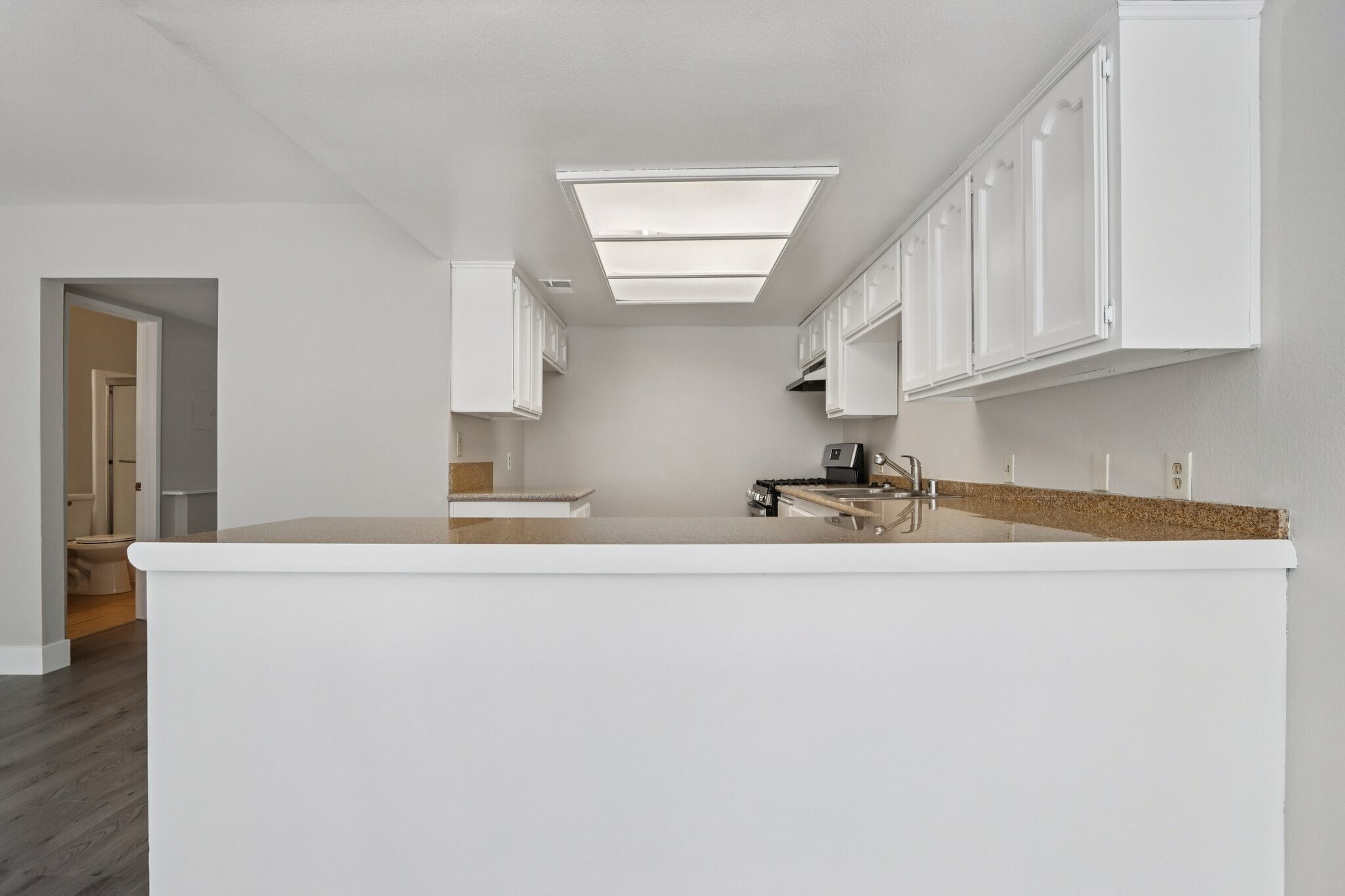 Building Photo - 421 N Kenneth Rd