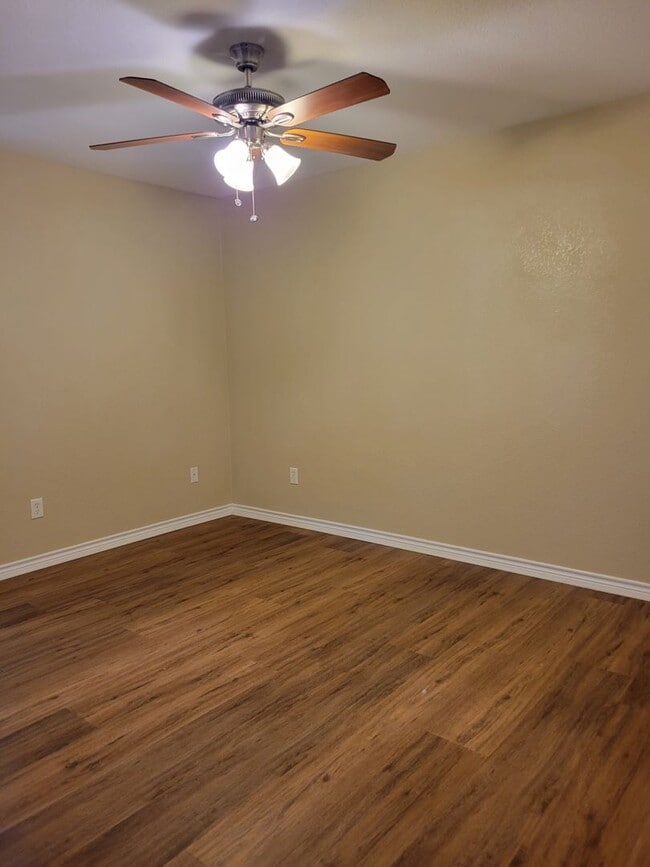 Building Photo - Huge 1/2 acre lot on cul de sac!  White Rock Estates!