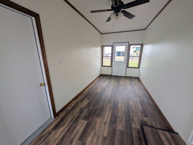 Building Photo - 2031 Blue Dr