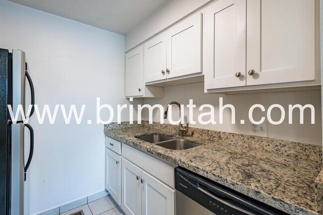 Building Photo - 4809 S 1740 E