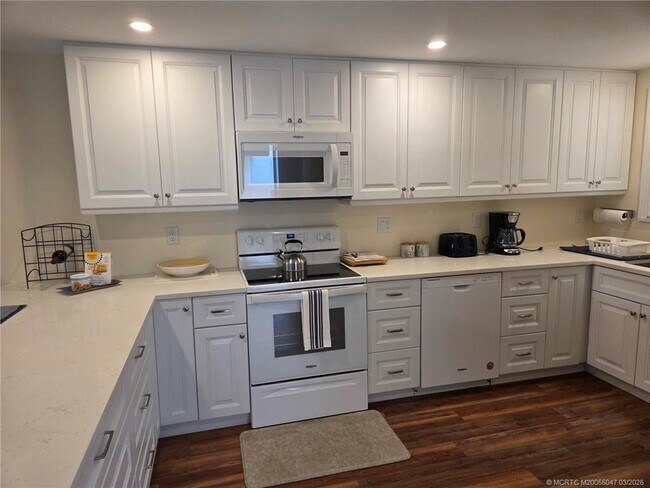 Building Photo - 5111 SE Miles Grant Rd