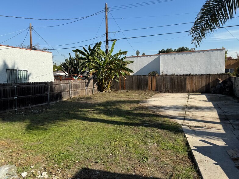 Building Photo - 2820 Vineyard Ave