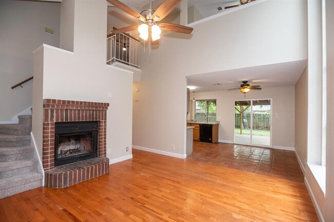 Building Photo - 1004 Kavanagh Dr