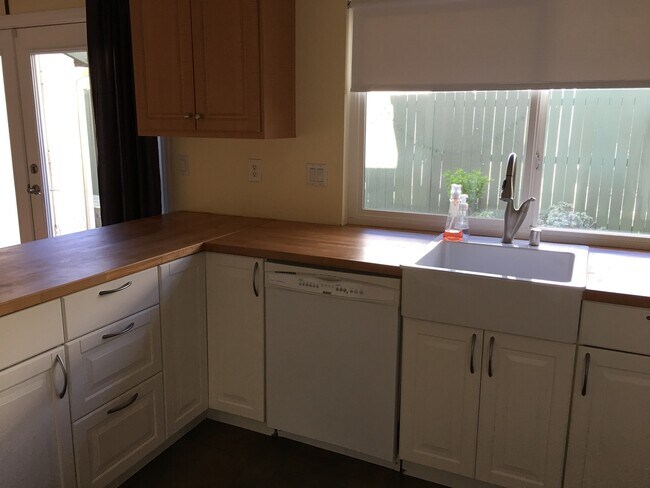 Building Photo - Four Bedroom Two Story Townhome in La Mesa!!!