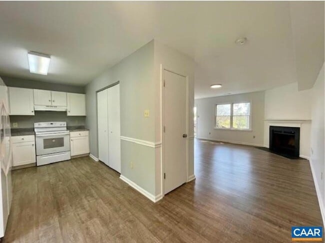 Building Photo - 943 Rives St