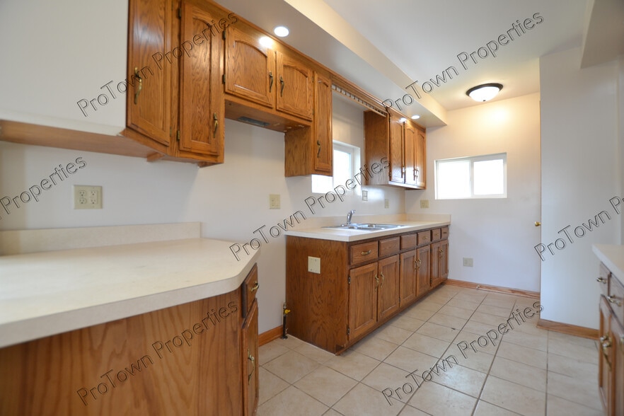 Building Photo - 213 Hyde Park St