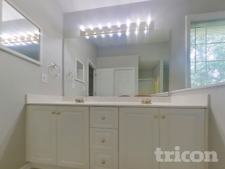 Building Photo - 4013 Mt Vernon Dr