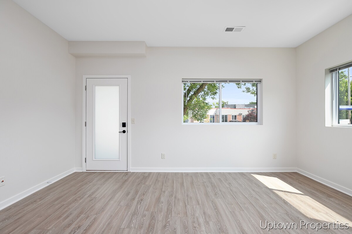 Building Photo - 153 Seward Ave NW