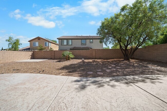 Building Photo - Beautifully Updated 4-Bedroom Home with 3-...
