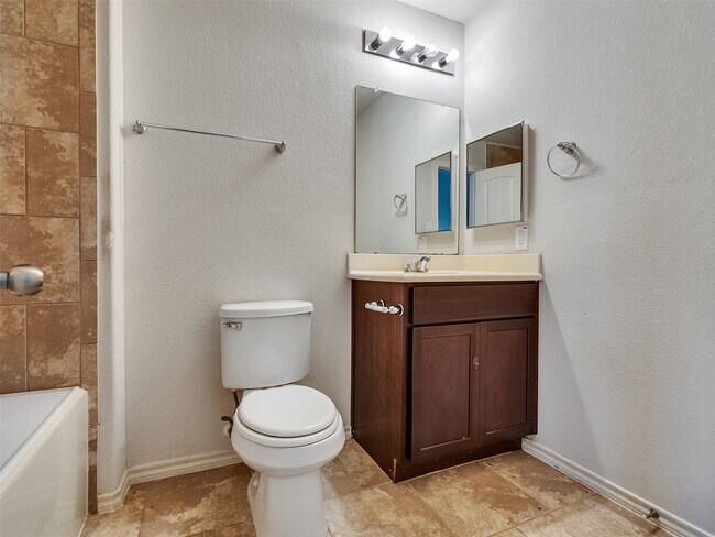 Building Photo - 2806 Morgensen Dr