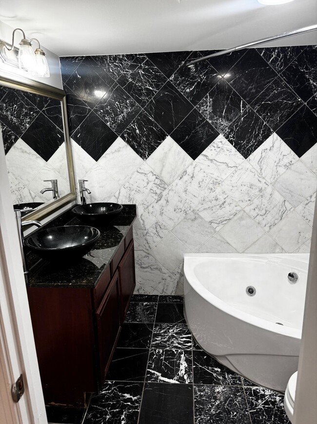 Building Photo - 4852 S Prairie Ave