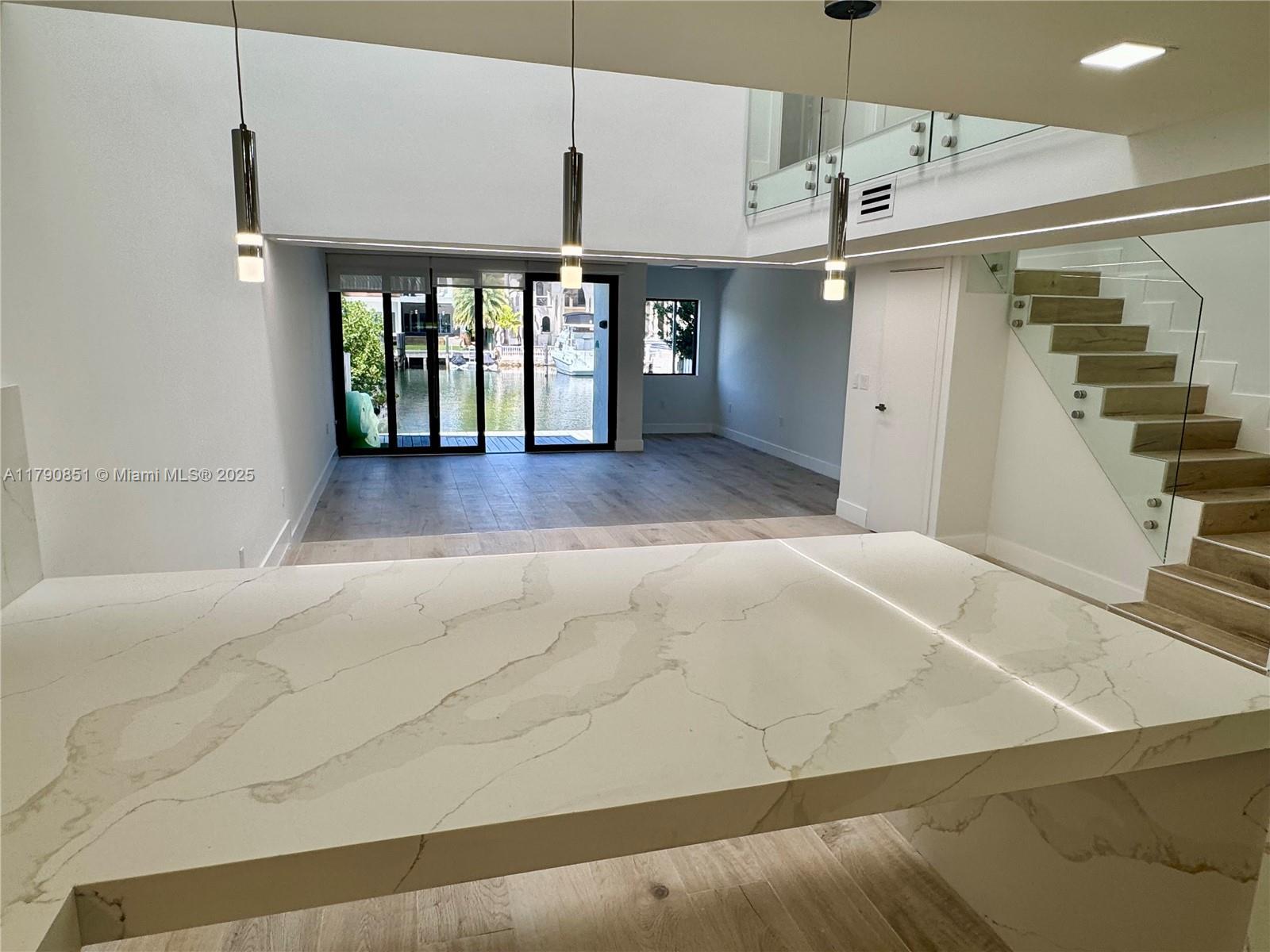 Building Photo - 323 Poinciana Island Dr