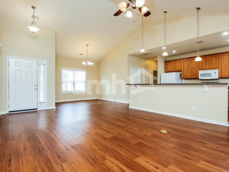 Building Photo - 7 Wyndham Dr