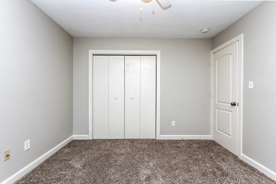 Building Photo - 9718 Rhodes Ln