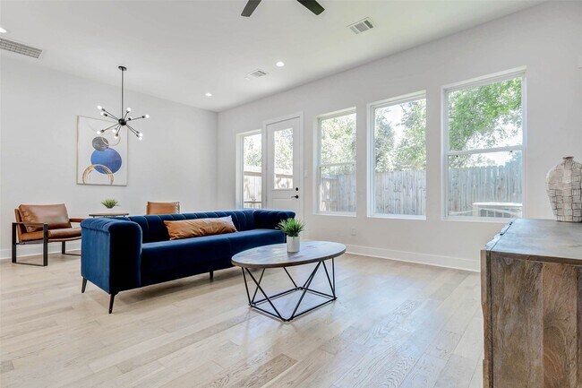 Building Photo - 2310 Campbell Rd