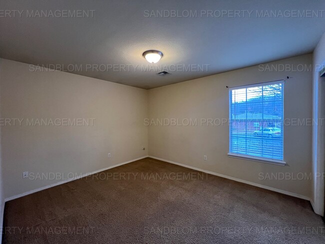 Building Photo - FOR LEASE | Sand Springs | $925 Rent | 2 B...