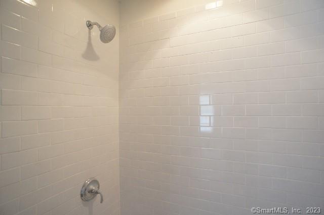 Building Photo - 32 Oakwood Ave