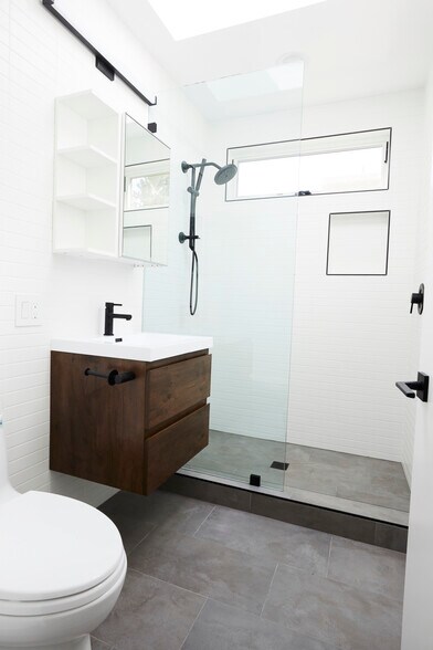 Building Photo - 640 Santa Clara Ave