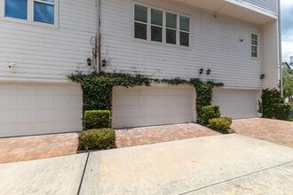 Building Photo - 8711 Oak Kolbe Ln