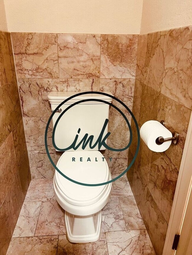 Building Photo - Riverview Townhouse