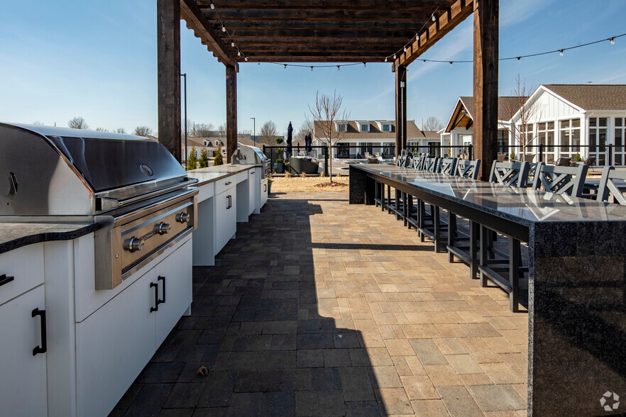 Pool - Ovation at Town Madison