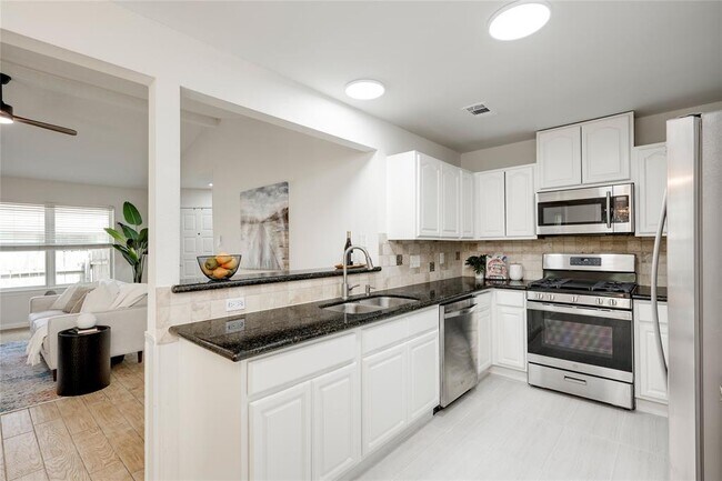 Building Photo - 12706 Heinemann Dr