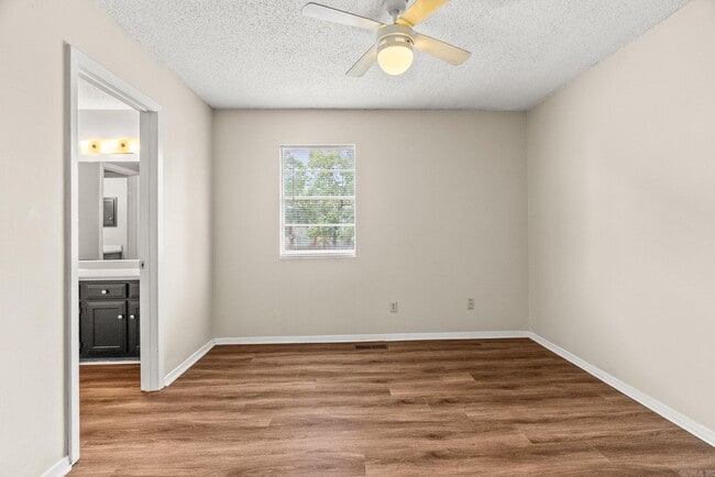 Building Photo - 200 Pine Forest Dr