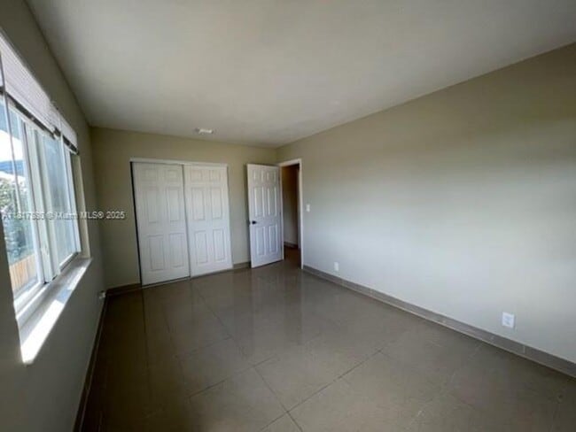 Building Photo - 939 Magnolia Dr
