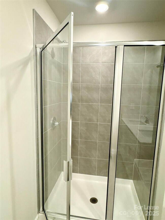 Building Photo - 4159 Smt Wds Dr