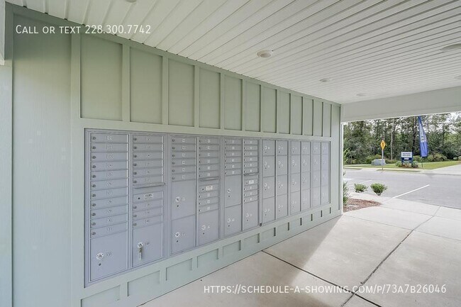 Building Photo - 12281 Sinclair Dr