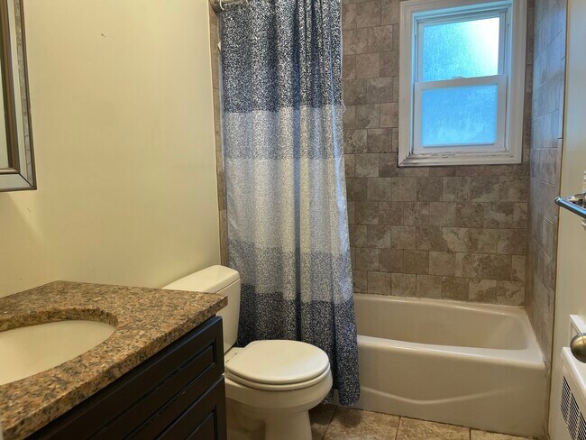 Building Photo - 325 E Hudson St