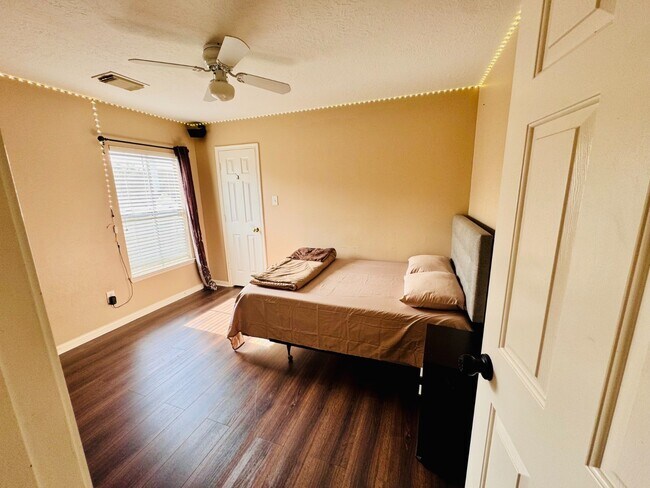 Building Photo - 3318 Ridgepoint Ct
