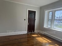 Building Photo - 117 Pierpont St