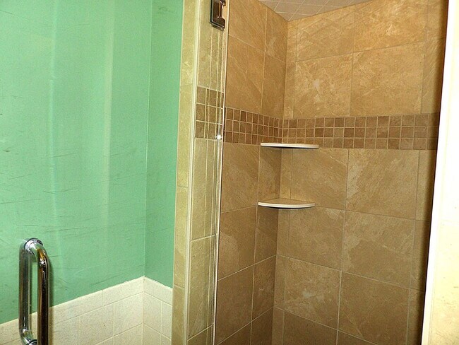 Building Photo - Beautiful 2 Bed | 2 Bath Condo in Roseville