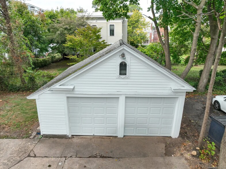 Building Photo - 1599 Chapel St